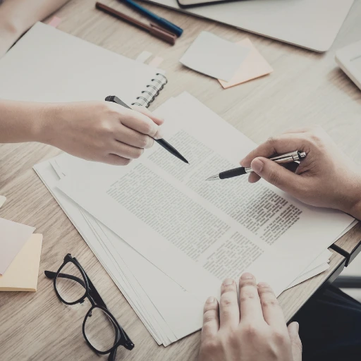 Traducteur pachto français signant une traduction certifiée de document officiel